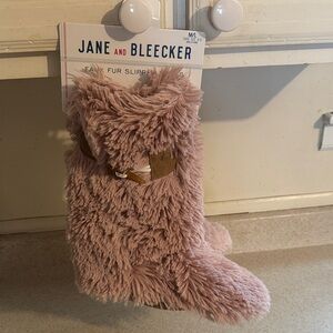 Jane and Bleecker Plush Pink Slippers